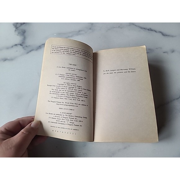 The Reef by Nora Roberts Soft cover - Picture 3 of 10